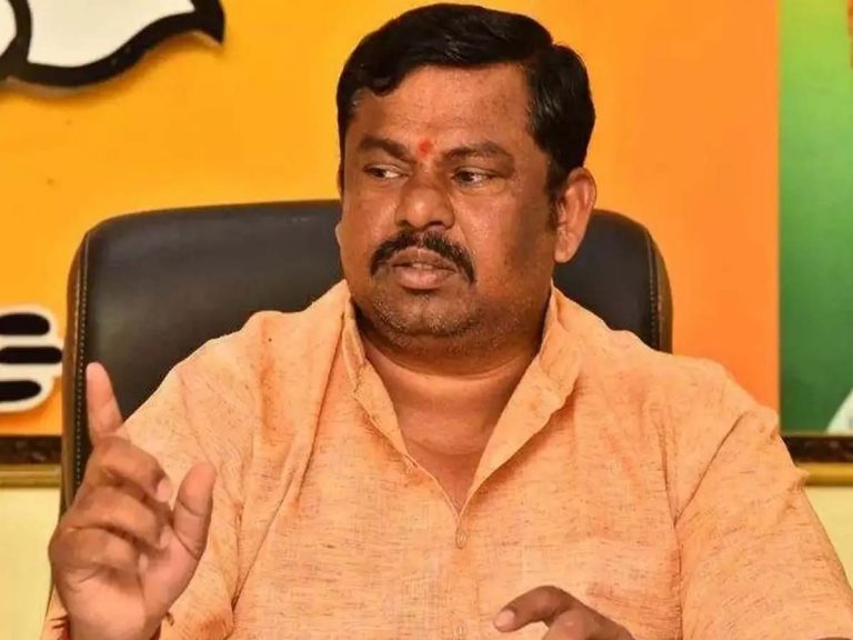 రాష్ట్ర ప్రభుత్వం పెట్రోల్‌, డీజిల్‌ రేట్లు తగ్గించాలి: రాజాసింగ్