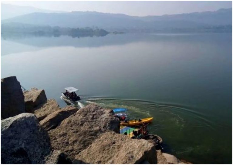 ప్రమాదపు అంచున రాయల చెరువు…ఇళ్ళు వదలి..