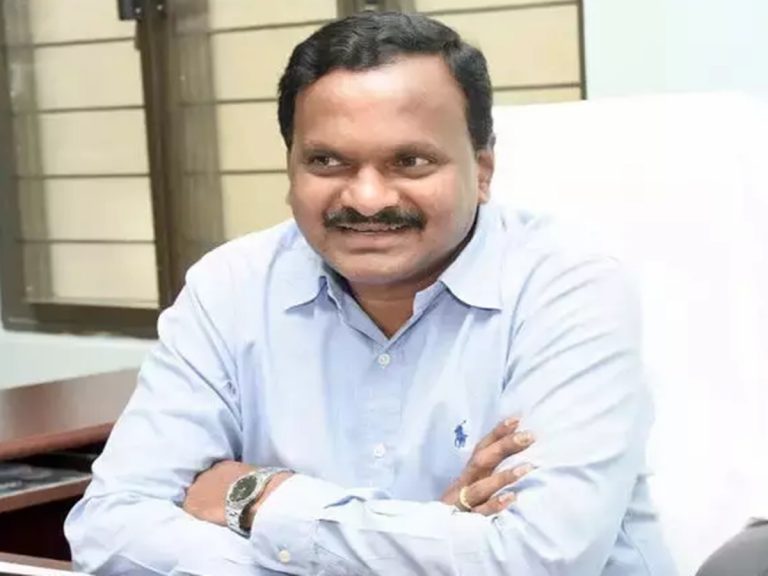 బ్రేకింగ్: సిద్దిపేట కలెక్టర్ వెంకట్రామిరెడ్డి రాజీనామా