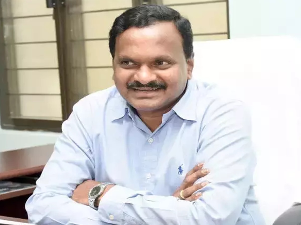 బ్రేకింగ్: సిద్దిపేట కలెక్టర్ వెంకట్రామిరెడ్డి రాజీనామా