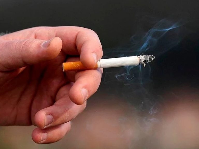 విమానంలో సిగరెట్ తాగిన ఏపీ వ్యక్తి అరెస్ట్