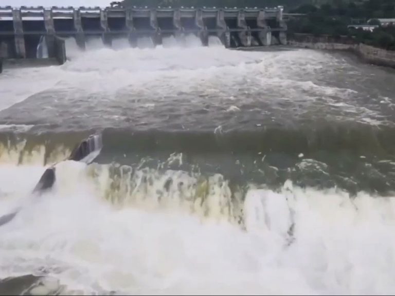 సోమశిల ప్రాజెక్టుకు తగ్గిన వరద