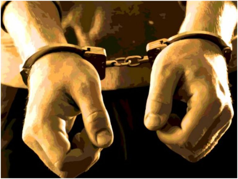 నకిలీ పోలీసులు,నకిలీ రిపోర్టర్ల అవతారం.. ఇద్దరి అరెస్ట్