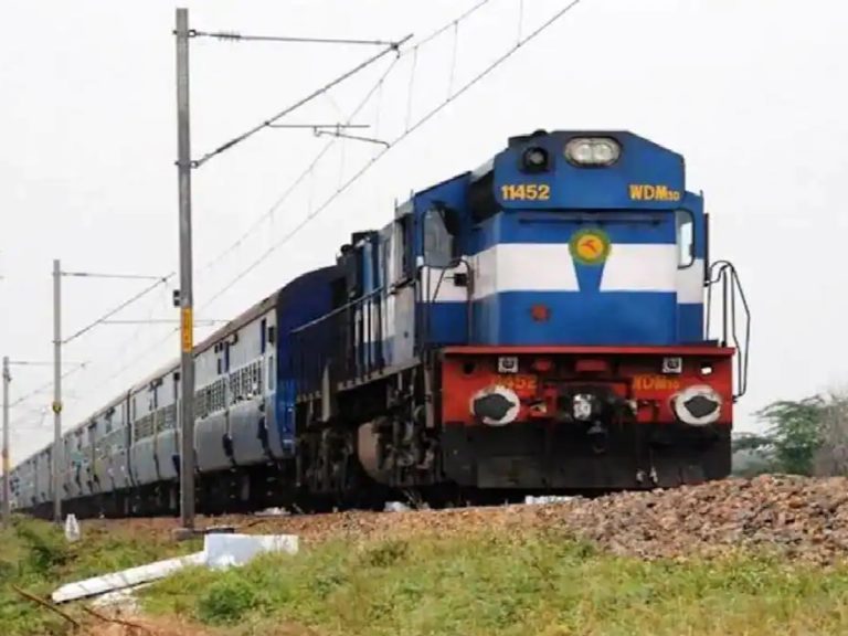 సంక్రాంతి సందర్భంగా స్పెషల్ రైళ్లు