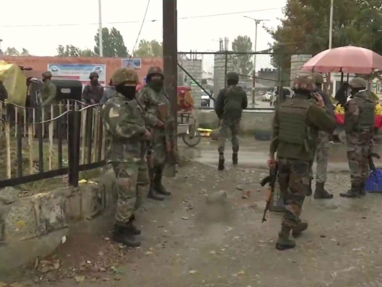 శ్రీనగర్‌లో ఉగ్రదాడి.. తిప్పికొట్టిన ఆర్మీ..