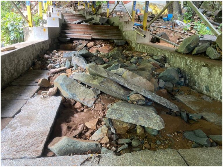 భారీవర్షాలతో శ్రీవారి మెట్టుమార్గం ధ్వంసం