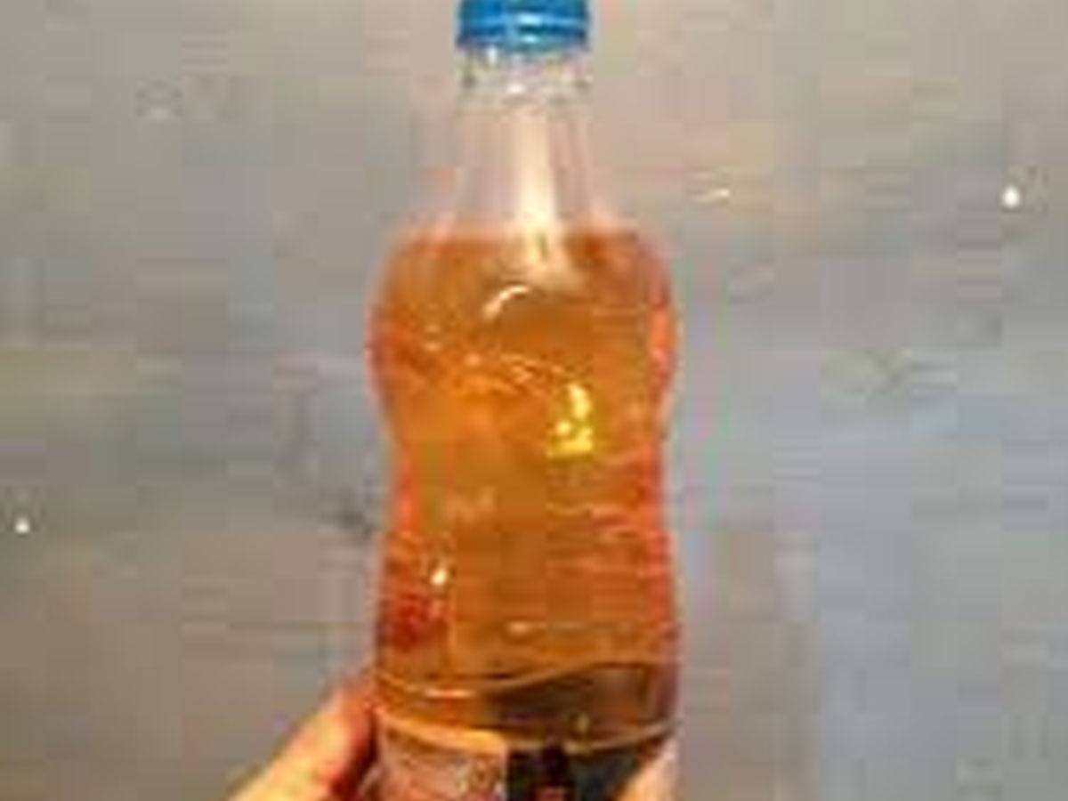 పోలీస్ స్టేషన్ ముందు ఓ వ్యక్తి ఆత్మహత్యాయత్నం