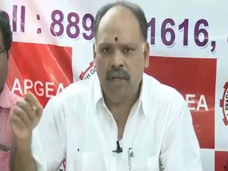 ఉద్యోగులు దాచుకున్న సొమ్మును ప్రభుత్వం ఆదాయ వనరుగా చూస్తోంది:సూర్యనారాయణ