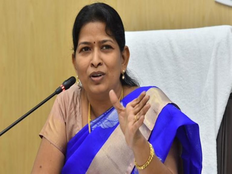 భూవివాదంలో చిక్కుకున్న వైసీపీ మహిళా మంత్రి