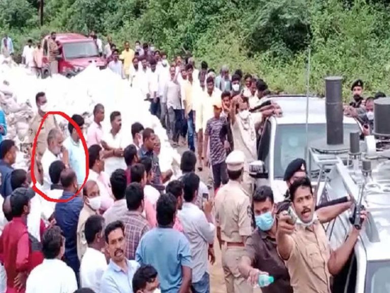 చంద్రబాబుకు నమస్కారం చేసిన వైసీపీ ఎమ్మెల్యే చెవిరెడ్డి !