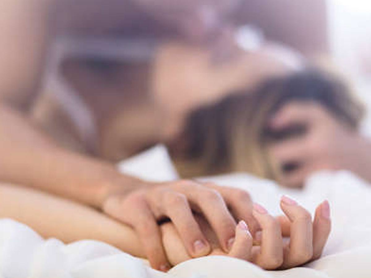 రేకుల షెడ్డులో వ్యభిచారం చేస్తూ అడ్డంగా దొరికిన టీడీపీ నేత..