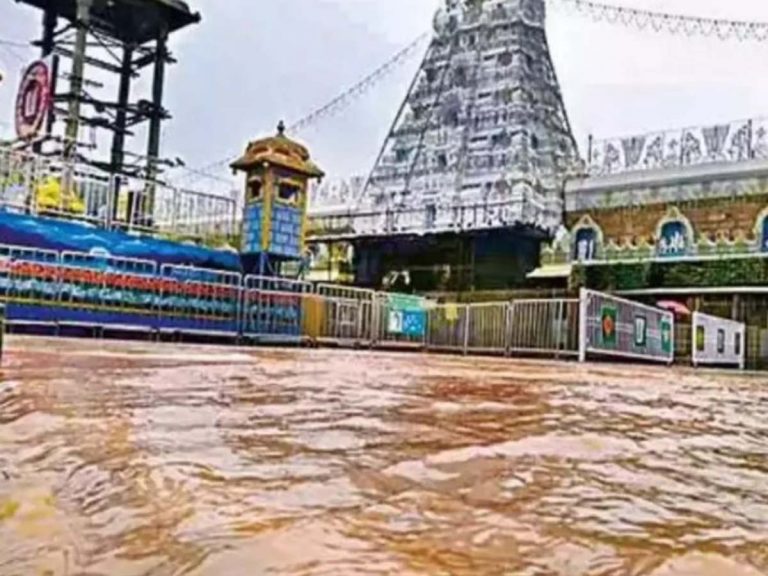 తీరం దాటిన వాయుగుండం