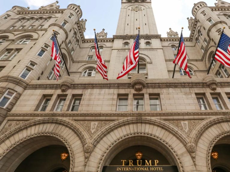 ట్రంప్‌కు భారీ న‌ష్టం… హోట‌ల్ అమ్మేందుకు సిద్దం…