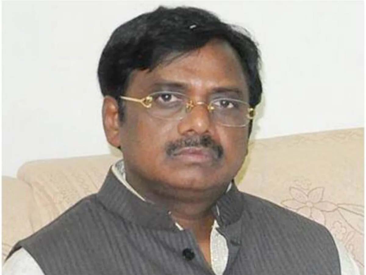 కొత్త పార్టీ పెట్టకండి… బీజేపీలోకి రండని ఈటలను ఒప్పించాను: వివేక్