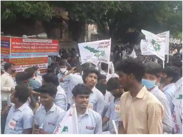ఉక్కు మా హక్కు అంటూ విద్యార్ధి గర్జన