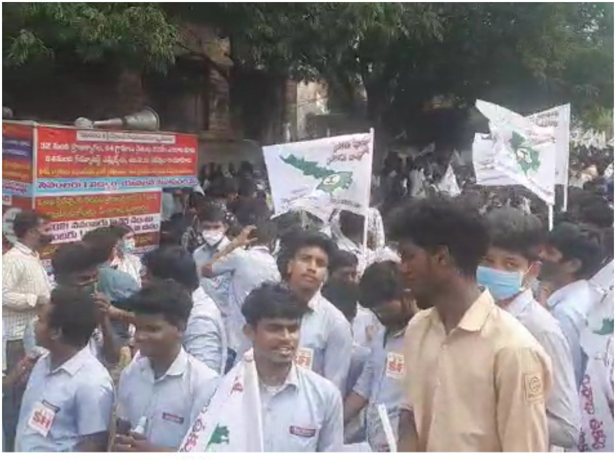 ఉక్కు మా హక్కు అంటూ విద్యార్ధి గర్జన