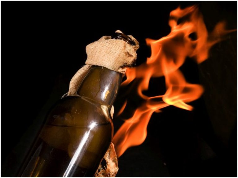 యువతి పై ప్రేమోన్మాది దాడి..విశాఖలో అసలేం జరిగింది?