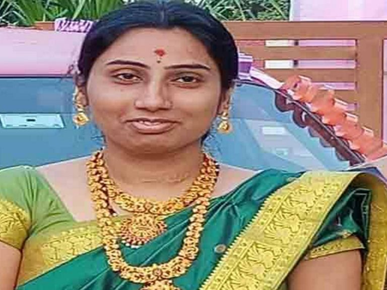 కానిస్టేబుల్ తో ప్రేమాయణం.. భర్తను, కూతుళ్లను వదిలి ఆ భార్య