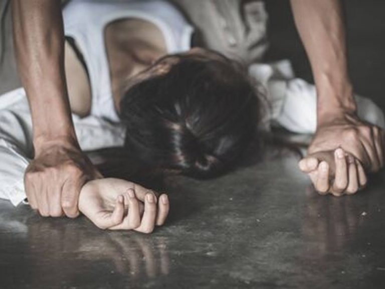 కూతురిపై అనుమానంతో వైద్య పరీక్షలు.. అక్కడికి తీసుకెళ్లి తండ్రి అఘాయిత్యం