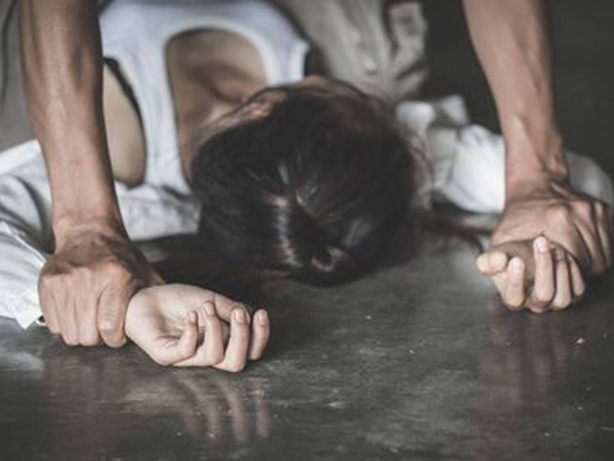 కూతురిపై అనుమానంతో వైద్య పరీక్షలు.. అక్కడికి తీసుకెళ్లి తండ్రి అఘాయిత్యం