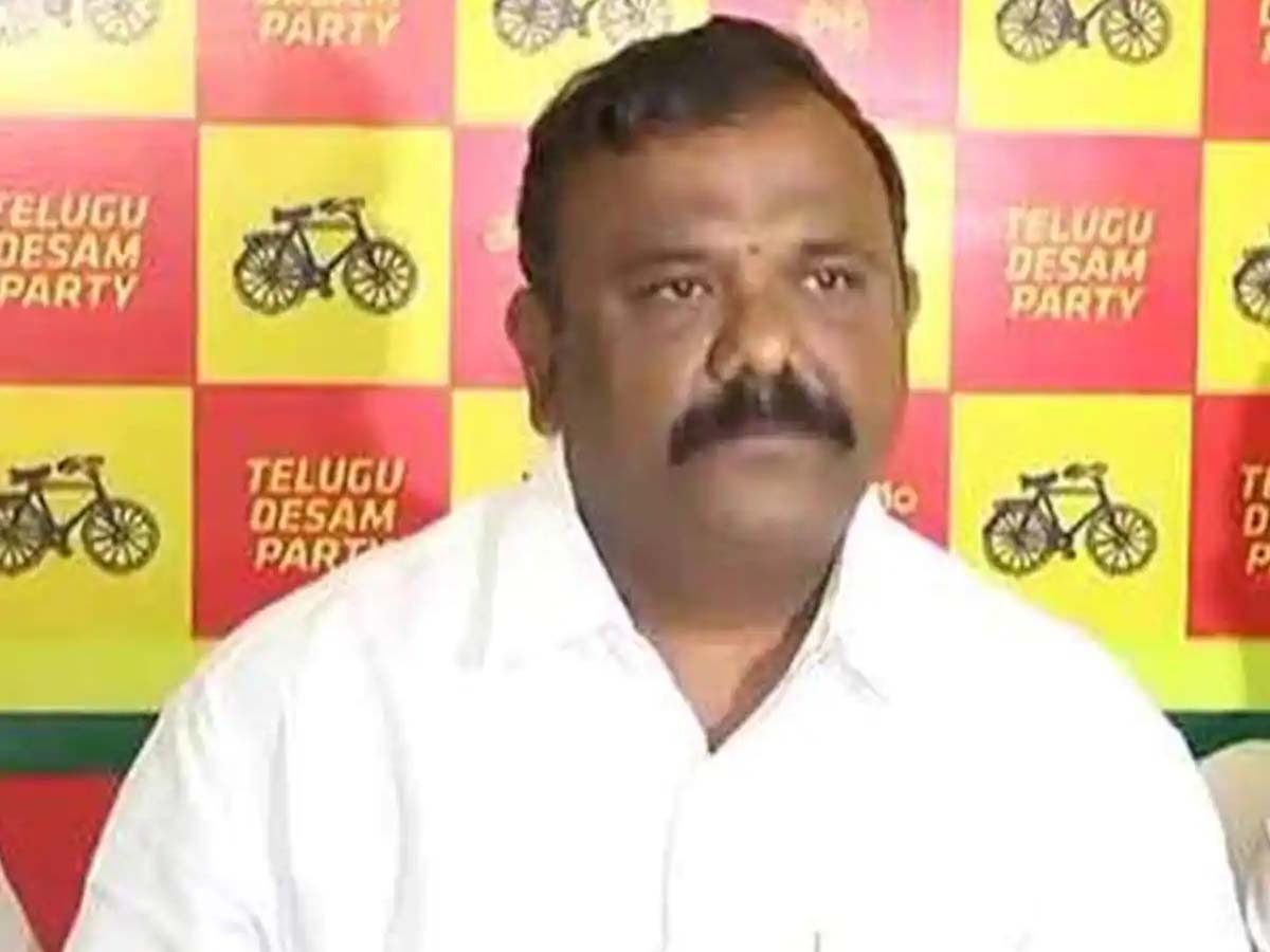 ప్రజాస్వామ్యాన్ని పాతరేశారు: యరపతినేని శ్రీనివాసరావు