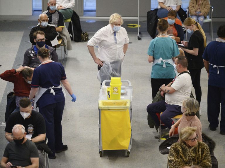 బ్రిట‌న్‌ను వ‌ణికిస్తున్న ఒమిక్రాన్‌… కొత్త‌గా 3201 కేసులు న‌మోదు…