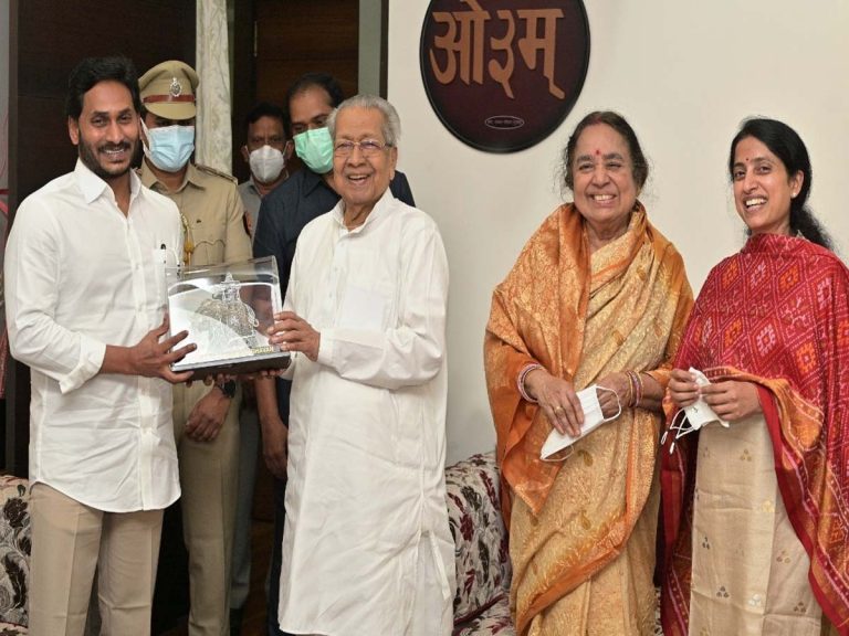 గ‌వ‌ర్న‌ర్‌తో ముగిసిన ముఖ్య‌మంత్రి స‌మావేశం…