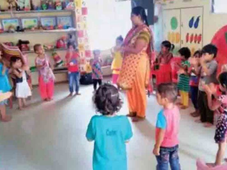 అంగన్‌వాడీ టీచర్లు, ఆయాలకు గుడ్‌న్యూస్‌..