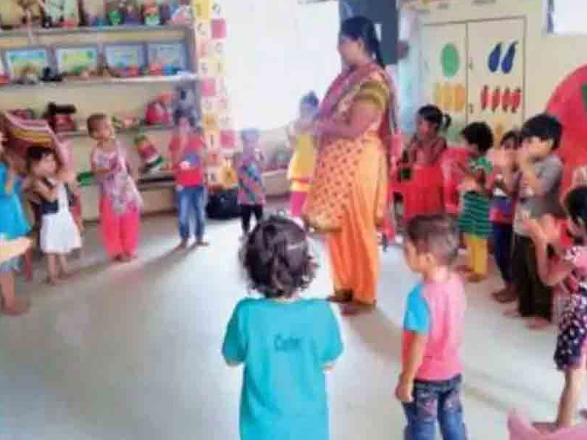 అంగన్‌వాడీ టీచర్లు, ఆయాలకు గుడ్‌న్యూస్‌..