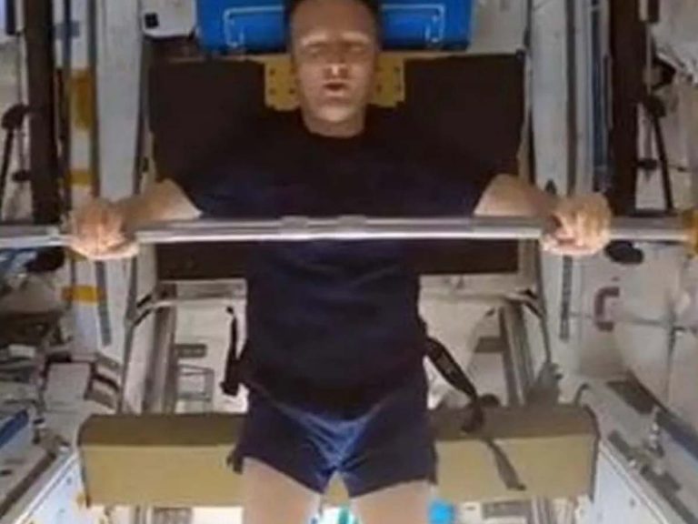 అంత‌రిక్ష కేంద్రంలో ప్ర‌తిరోజూ రెండు గంట‌లు ఇలా చేయాల్సందే…