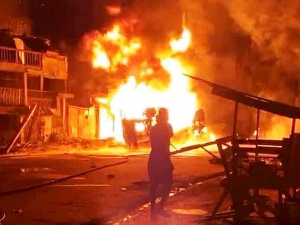 దారుణం:  పేలిన పెట్రోల్ ట్యాంక‌ర్‌… 50 మంది మృతి…