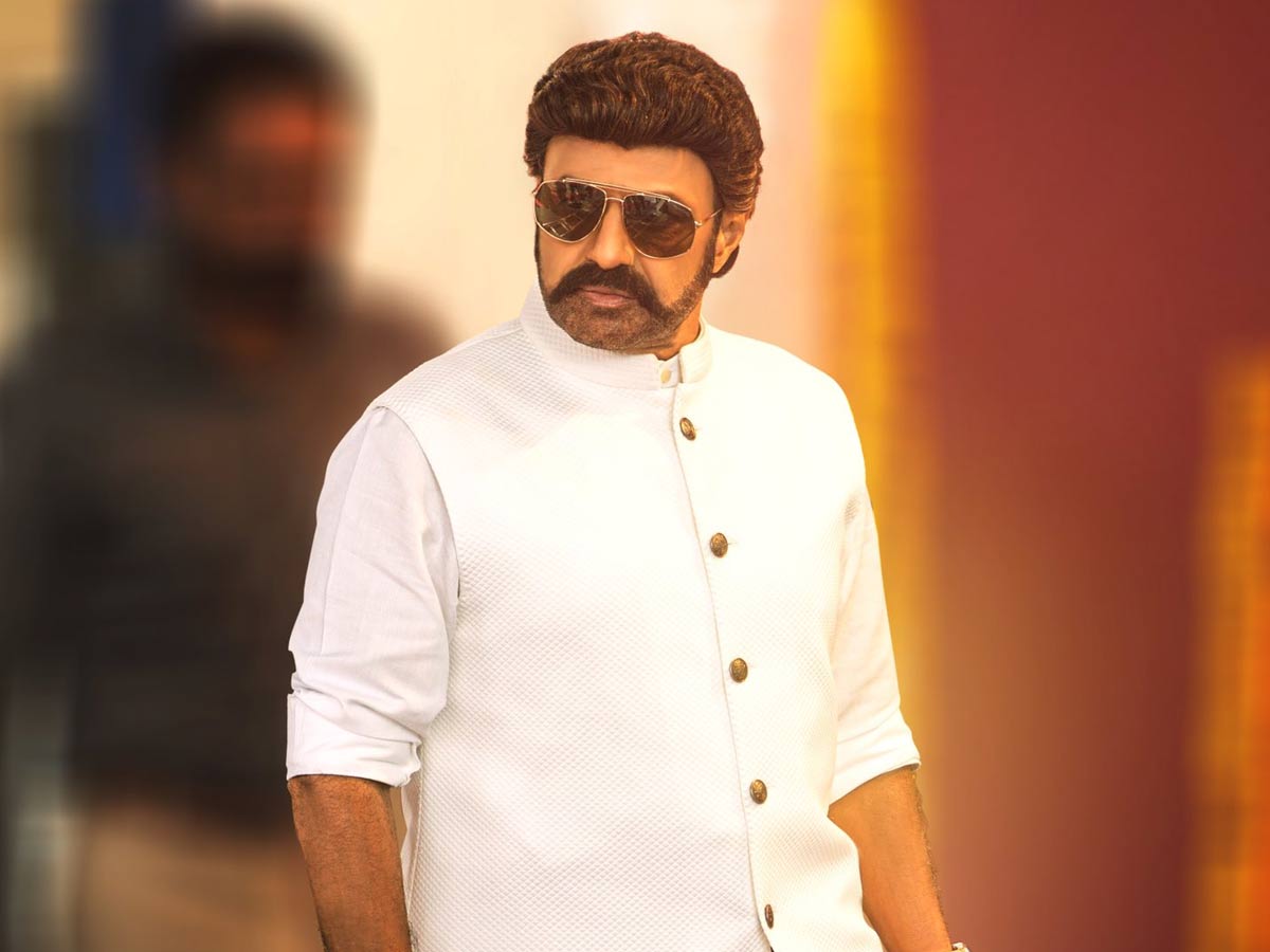 డైరెక్టర్ కి బాలయ్య వార్నింగ్… 6 నెలలు ఆ హీరోను కలవొద్దు !