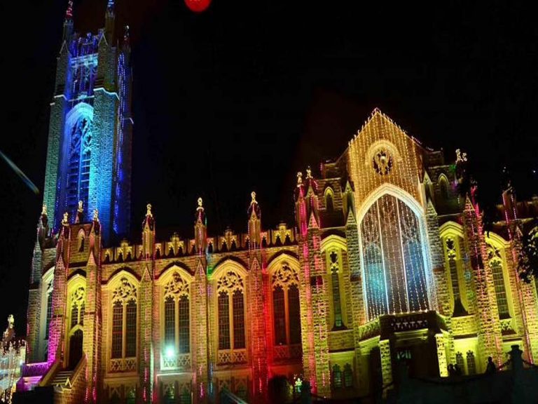 దేశ‌వ్యాప్తంగా ఘ‌నంగా క్రిస్మ‌స్ వేడుక‌లు…