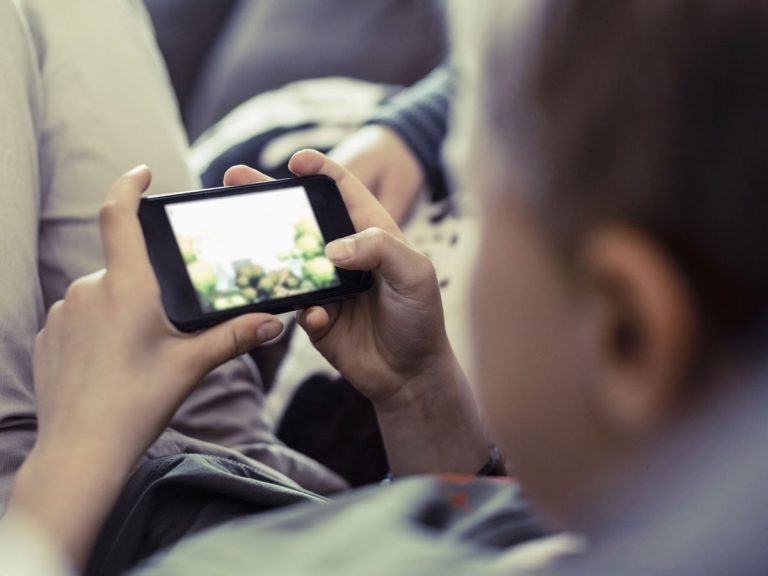 గేమ్‌ ఆడుతుంటే వచ్చిన లింక్‌ను ఓపెన్‌ చేశాడు.. ఆ తరువాత..