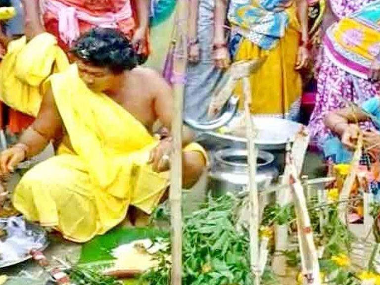 వింత సంప్ర‌దాయం:  అప్ప‌టి వ‌ర‌కు ఆ గ్రామంలో నిషేధం…