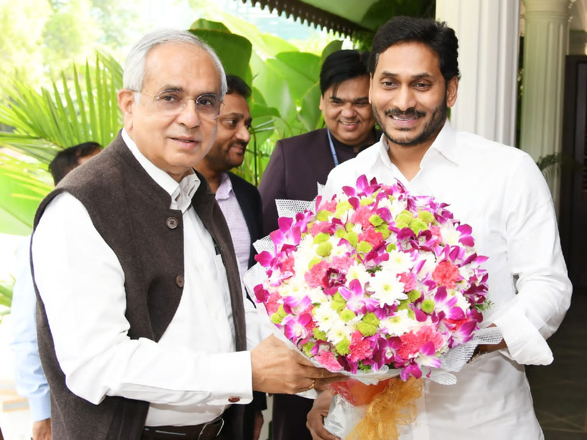 సీఎం జగన్‌తో నీతి ఆయోగ్‌ వైస్‌ చైర్మన్‌ భేటీ