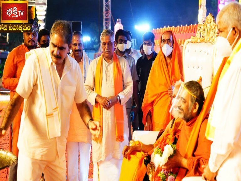 శ్రీ శ్రీ శ్రీ త్రిదండి రామానుజ చిన్న జియ‌ర్ స్వామిని స‌న్మానించిన ఎన్టీవీ చైర్మ‌న్‌ న‌రేంద్ర చౌద‌రి