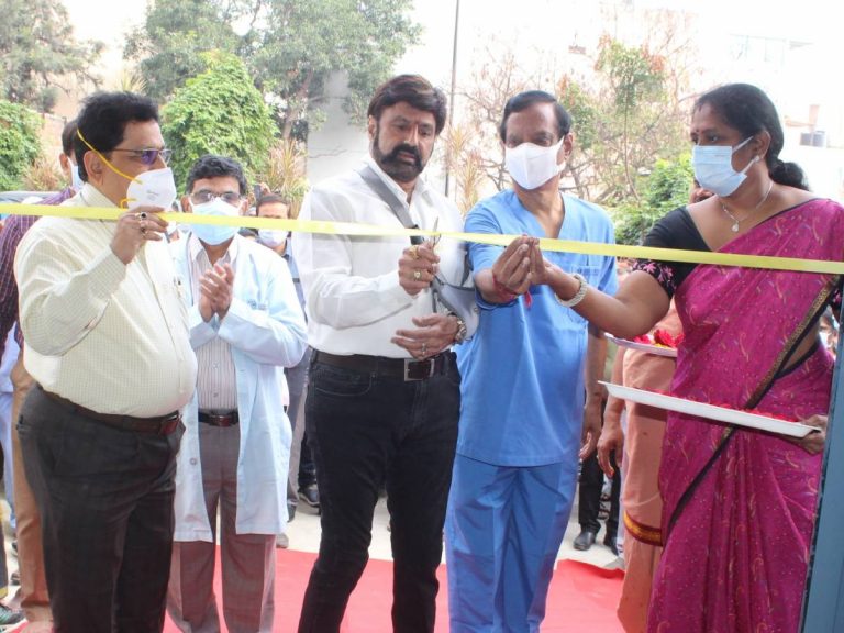 బసవతారకంలో ఆక్సిజన్‌ ఉత్పత్తి కేంద్రాన్ని ప్రారంభించిన బాలయ్య