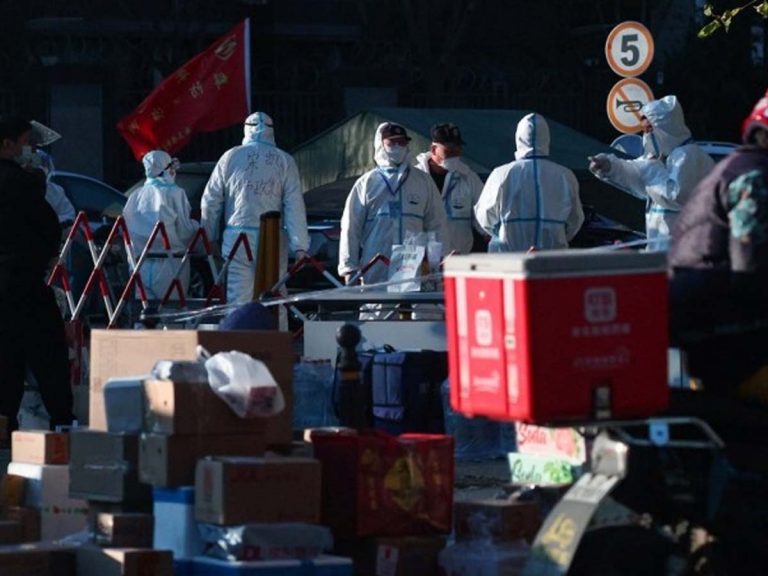 డ్రాగ‌న్‌కు జై కొట్టి…10 ల‌క్ష‌ల టీకాలు కొట్టేసింది…