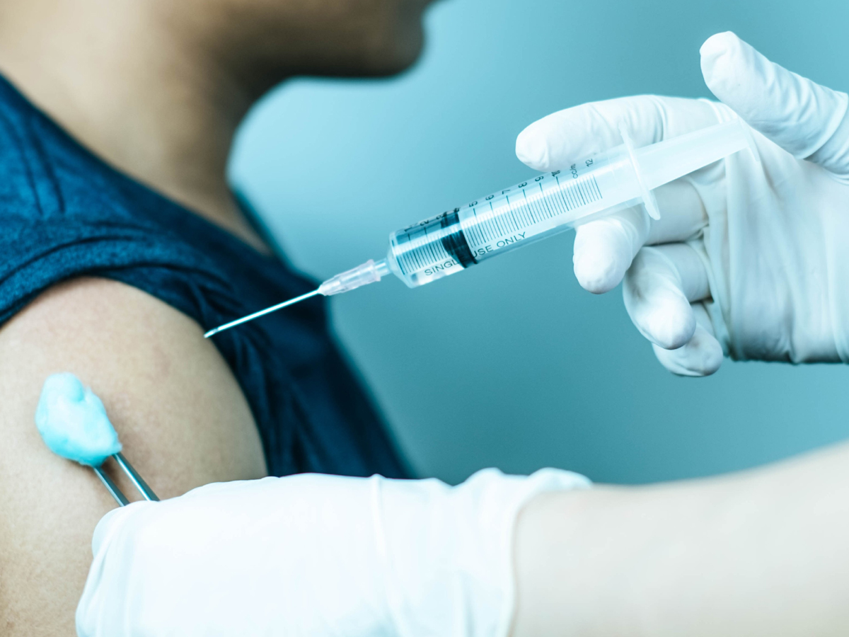 టీకా తీసుకుంటేనే సినిమా థియేట‌ర్‌లోకి అనుమ‌తి…