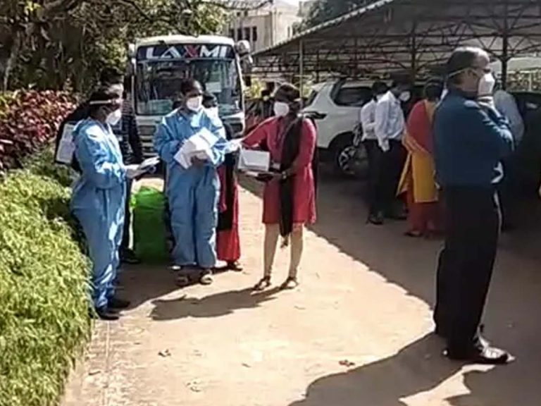 విద్యాసంస్థ‌ల్లో క‌రోనా టెన్ష‌న్‌… 72 గంట‌ల్లో…