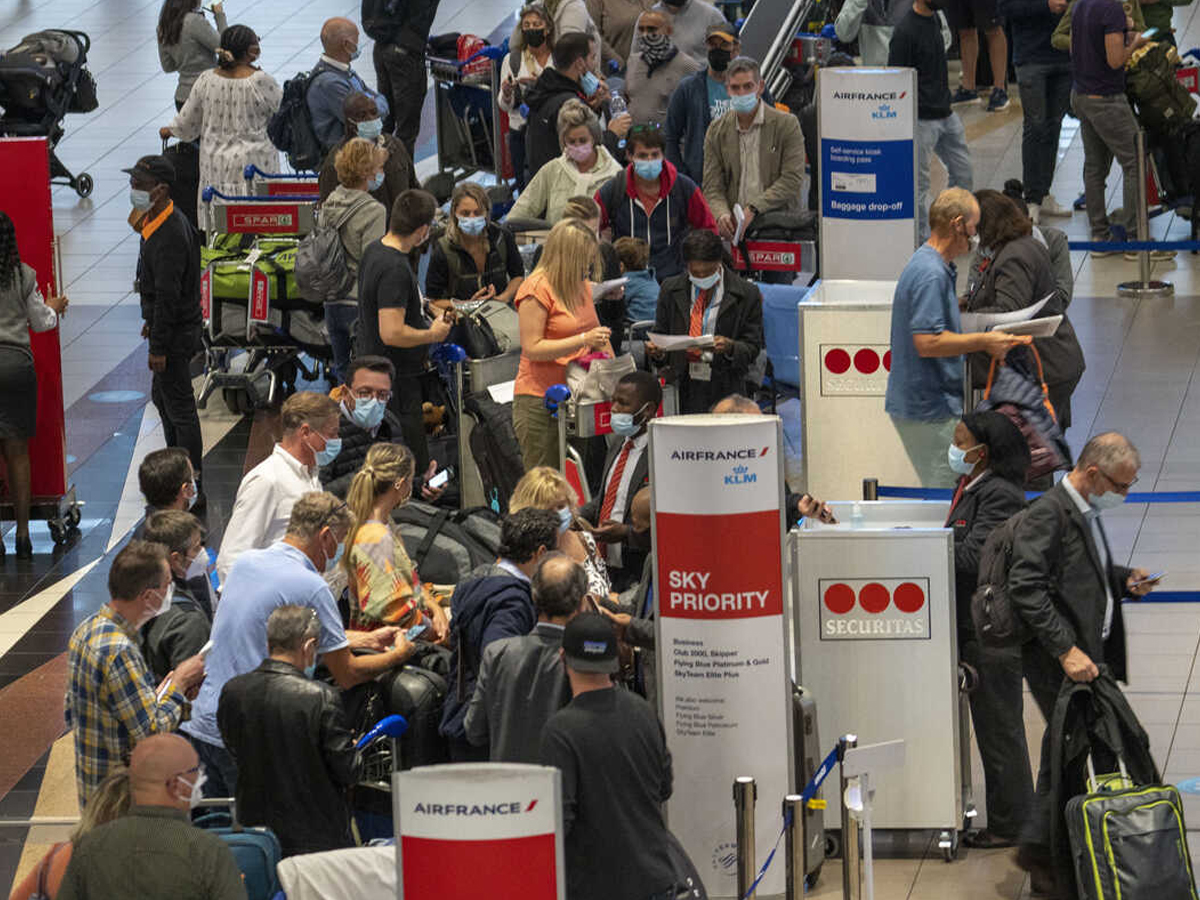 ప్ర‌పంచాన్ని చుట్టేస్తున్న ఒమిక్రాన్ …