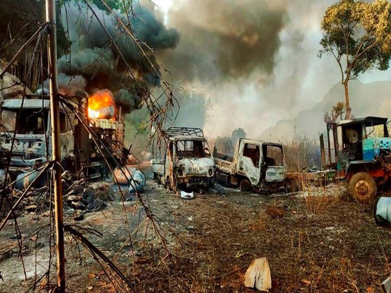 మ‌య‌న్మార్‌లో ఆగ‌ని మార‌ణ‌హోమం… 30 మంది కాల్చివేత‌…