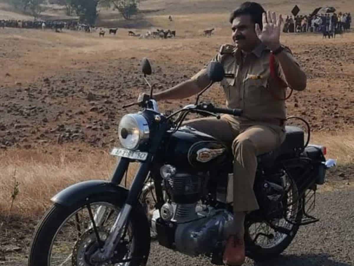 రోడ్ పై ‘భీమ్లా నాయక్’ బైక్ రైడ్… వీడియో వైరల్