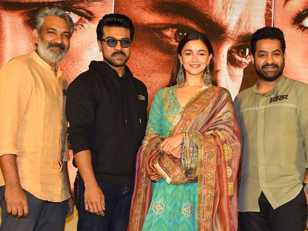 విడుదలకు ముందే “ఆర్ఆర్ఆర్” ప్రీమియర్స్… క్లారిటీ ఇచ్చిన రాజమౌళి