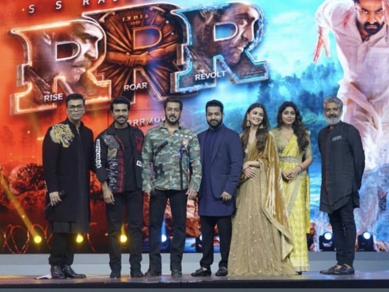 “ఆర్ఆర్ఆర్” ప్రీ రిలీజ్ వేదికపై మరో బిగ్ అనౌన్స్మెంట్