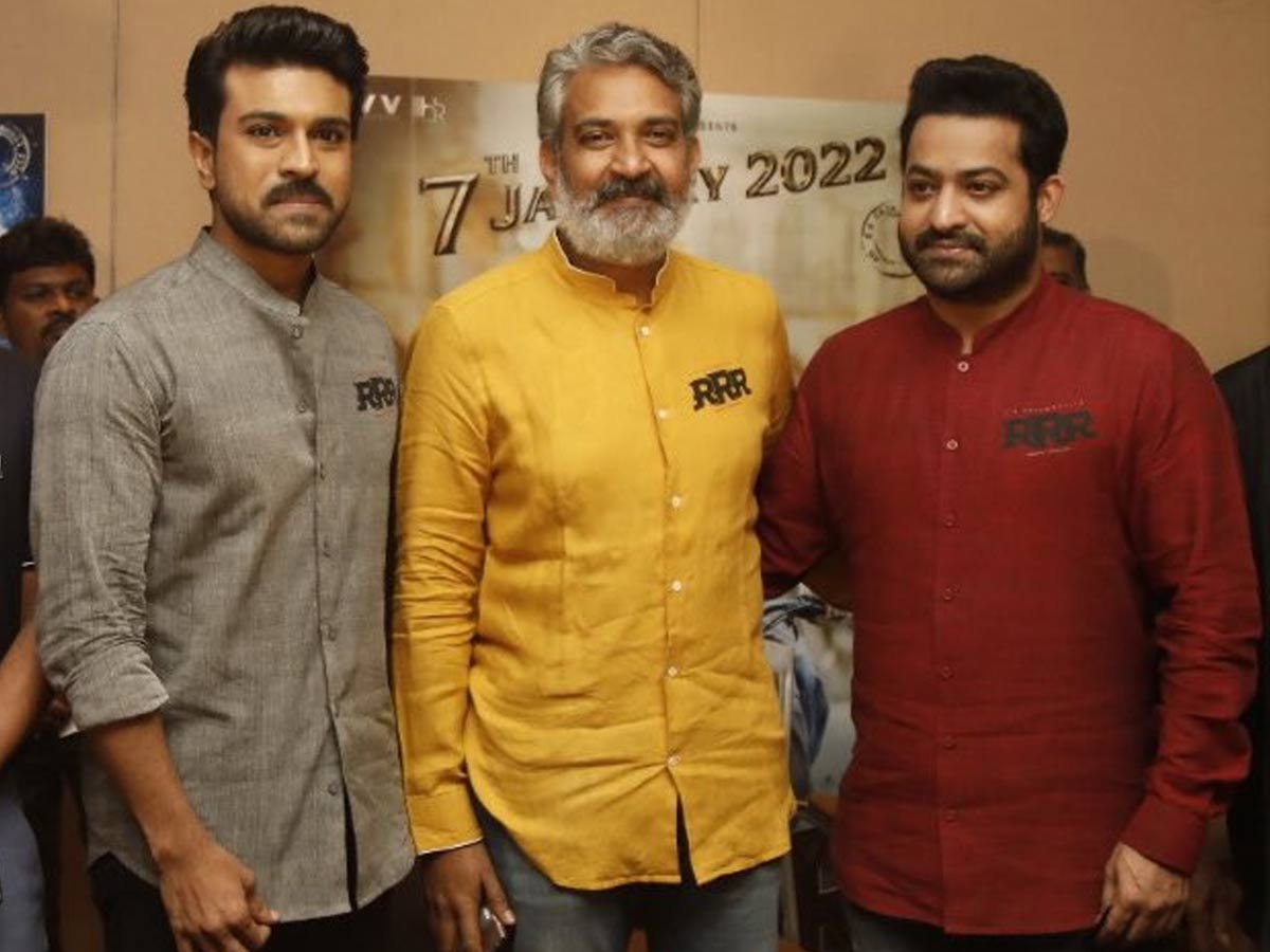 “ఆర్ఆర్ఆర్” ట్రైలర్ చూశాక చెర్రీ, తారక్ రియాక్షన్… వీడియో వైరల్