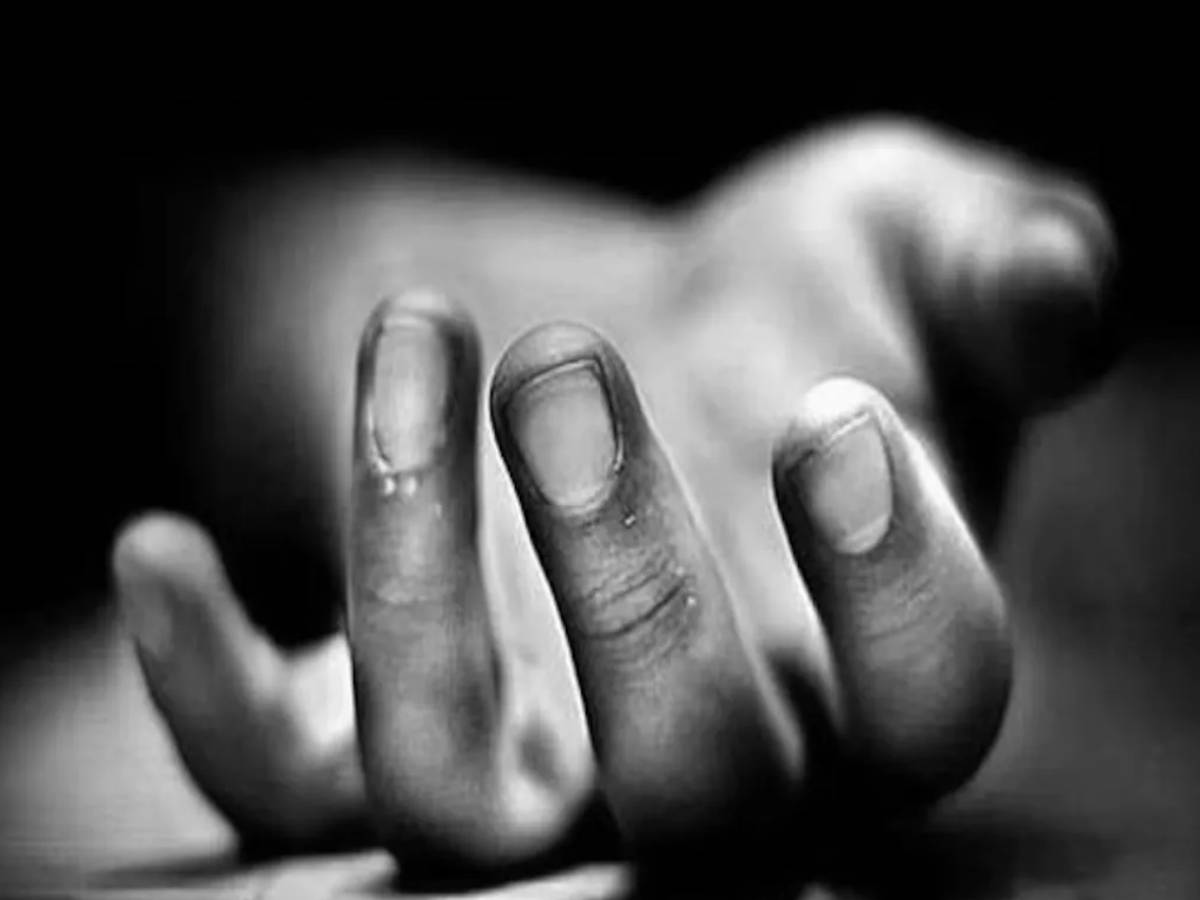 అంబ‌ర్ పేట‌లో దారుణం:  భ‌ర్త కుట్టిన బ్లౌజ్ న‌చ్చ‌లేద‌ని భార్య ఆత్మ‌హ‌త్య‌…