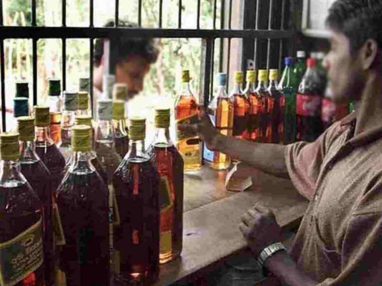 తెలంగాణలో తగ్గిన మద్యం విక్రయాలు