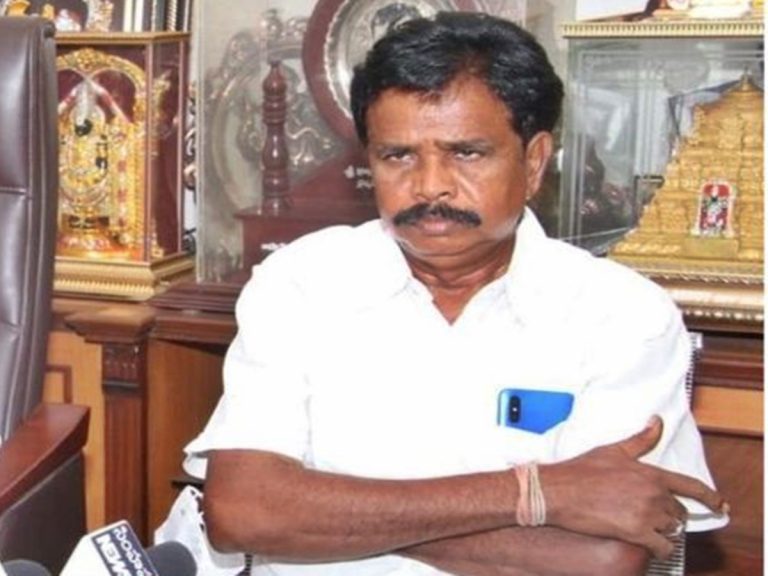 ఆనందయ్యపై తిరగబడ్డ గ్రామస్తులు.. కారణం ఇదే..!!